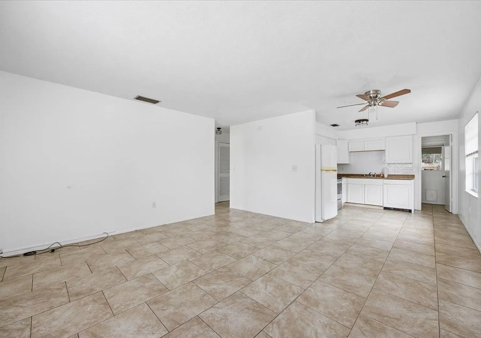 Charming 2 Bed / 2 Bath Home at 2218 Brandy Lakeland — Photo 3