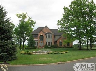 1685 Sand Ridge Cir, Brighton, MI 48114