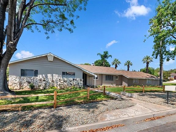 3rd image of 2111 Elsinore Rd