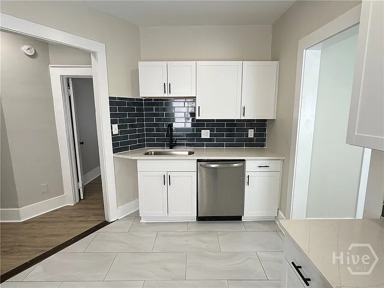 1112 E Anderson St — Photo 4
