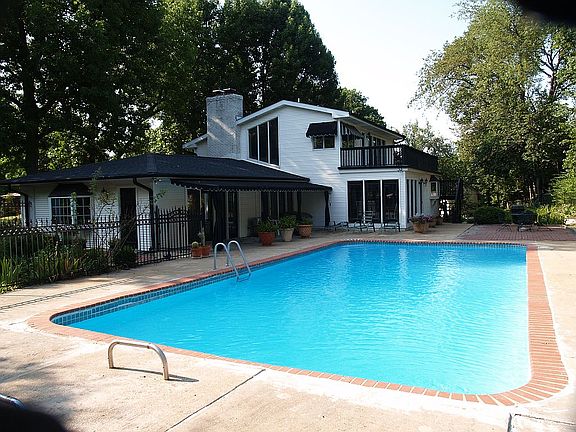 2nd image of 4 Lynne Ct