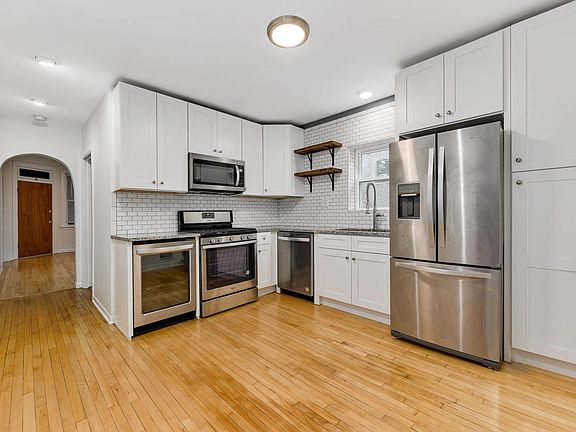 2nd image of 2520 W Cortez St APT 1R
