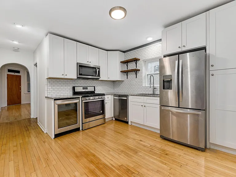 2520 W Cortez St — Photo 2