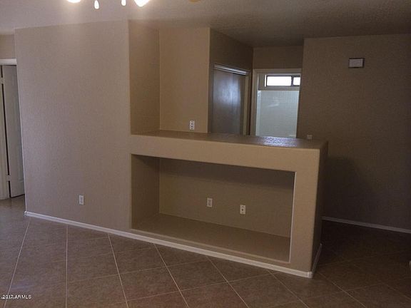 5th image of 10563 W Amelia Ave