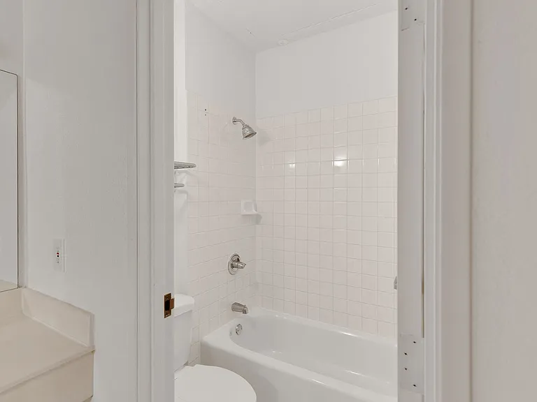 AVIA Apartments On Alpha — Photo 7
