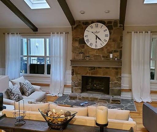 2nd image of 4 Lakeshore Dr NE