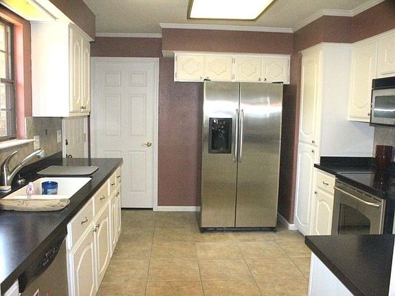Stainless appliances, Refrigerator staying