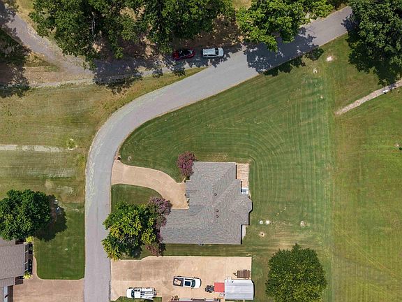 2nd image of 15 Lost Creek Dr