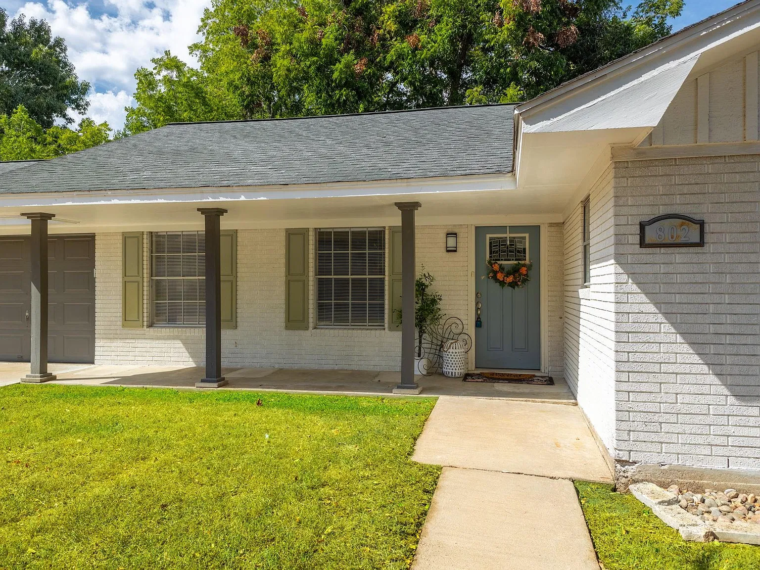 3 bed, 2.0 bath, 1427 sqft, $1,850 — Photo 2