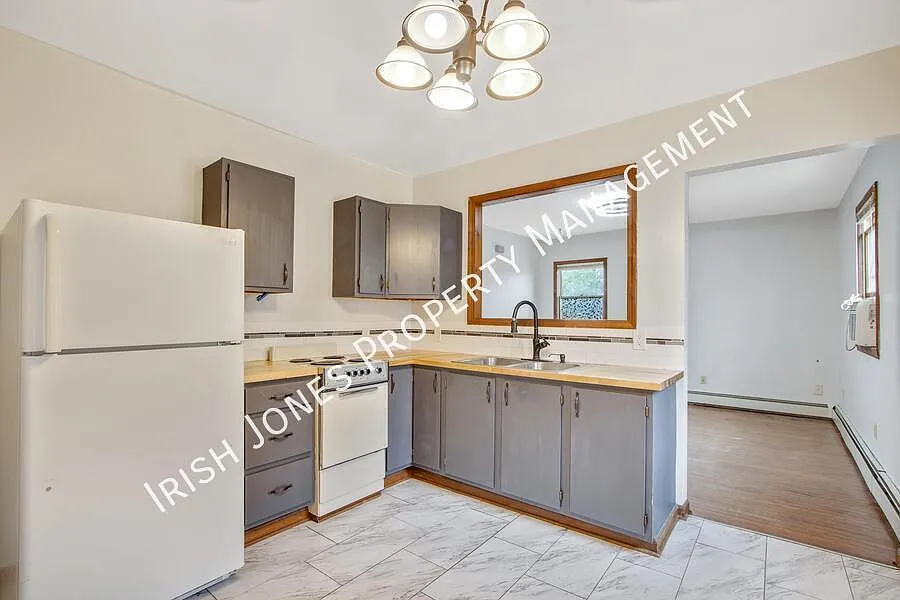 2 bed, $900 — Photo 2