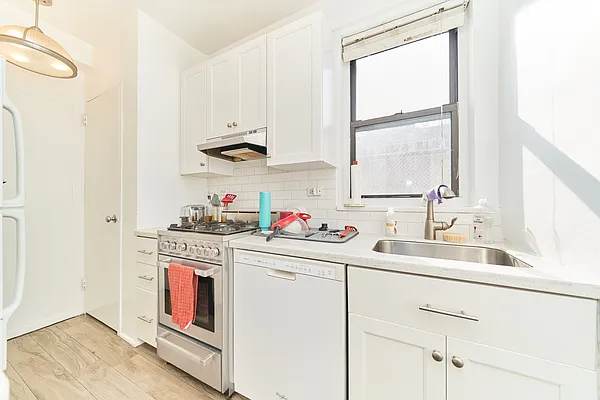 Rented by Keller Williams NYC | media 25