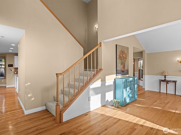 5th image of 1860 Overview Drive NE