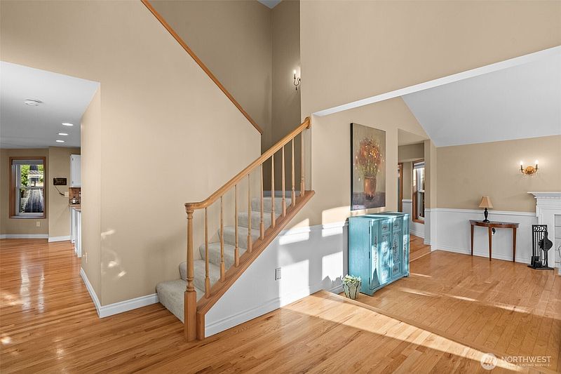 5th image of 1860 Overview Drive NE