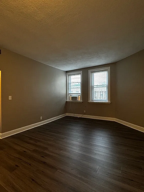 2 bed, 1.0 bath, 700 sqft, $2,850 — Photo 2