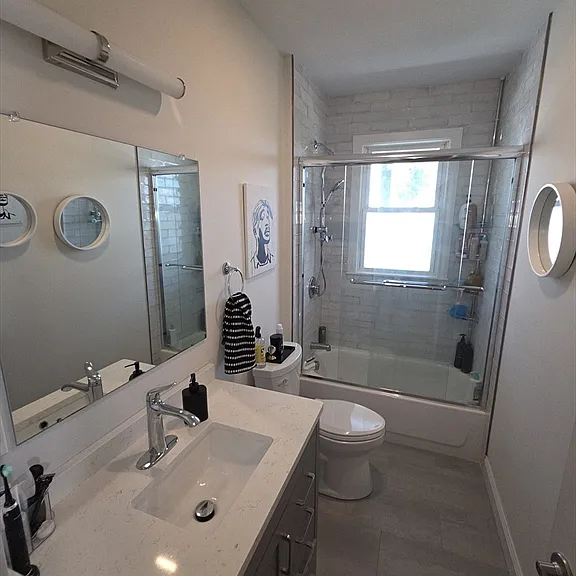 40 King St #3 — Photo 7