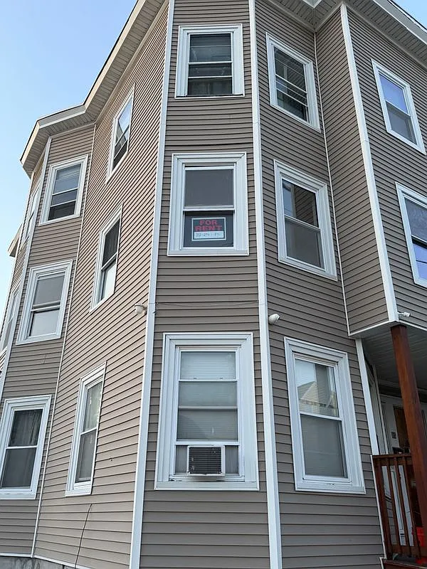 3 bed, 1.0 bath, 1300 sqft, $3,000 — Photo 3