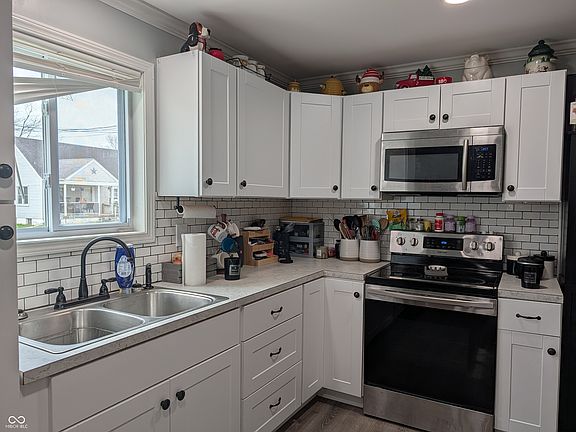 5th image of 404 Oak St