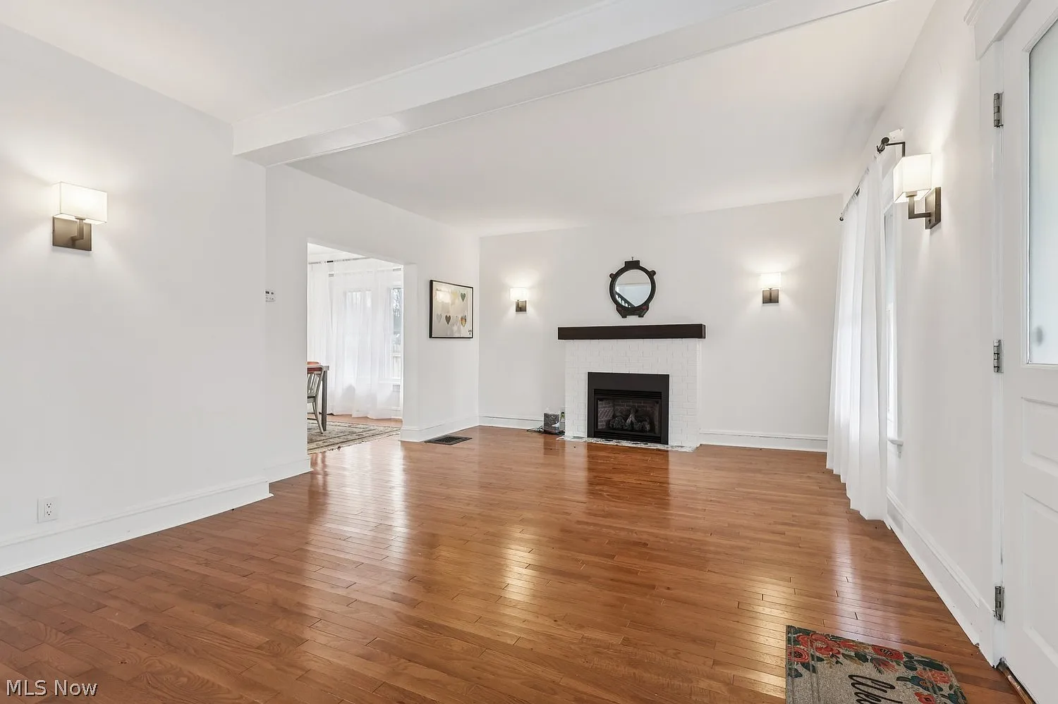 4 bed, 3.0 bath, 2324 sqft, $2,600 — Photo 4