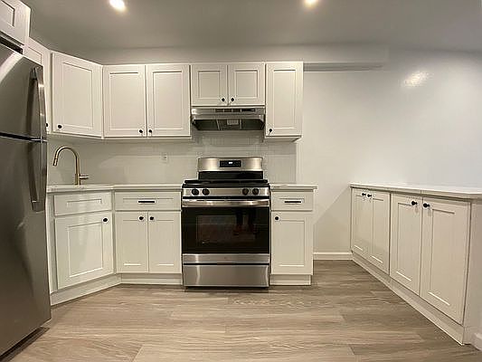 1st image of 21-29 42nd St Floor 1
