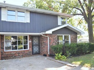 2834 W Sheffield Dr, Peoria, IL 61604