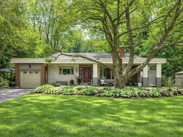 3 Hazelwood Way, Ottawa, ON K2C 3H1