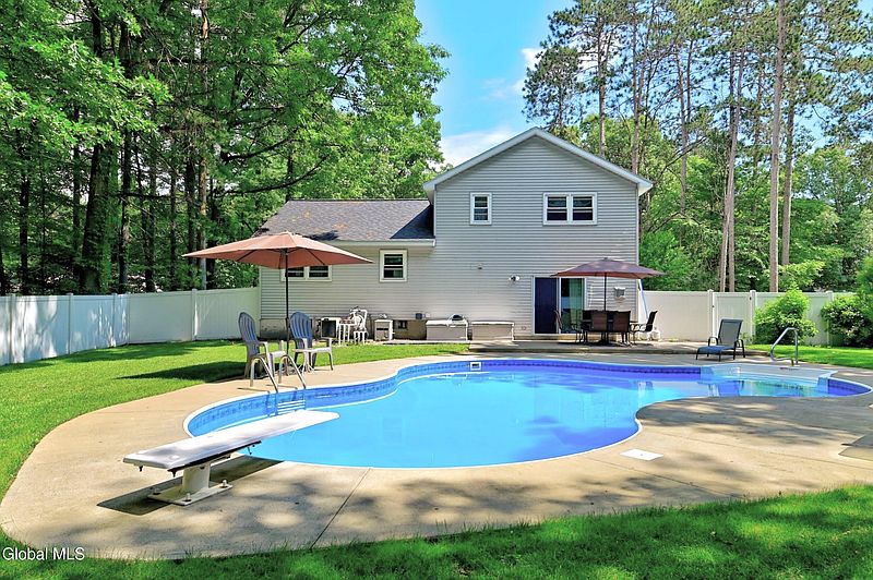 2nd image of 33 Wineberry Lane