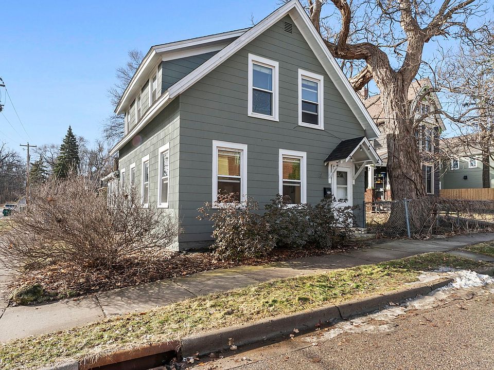 1st image of 123 Pine St E