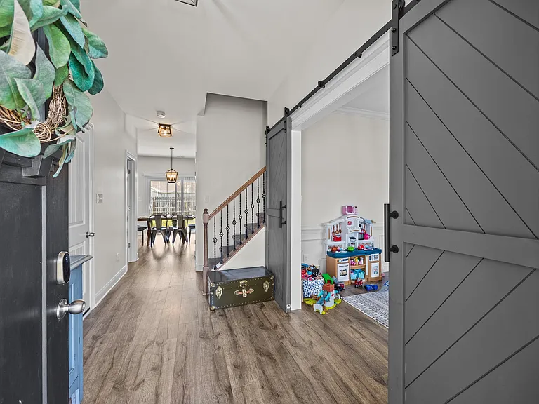 1010 Spot Cir — Photo 9