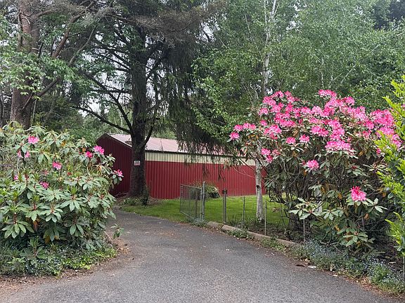 3rd image of 1375 NE Yaquina Heights Dr