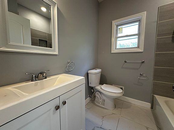 2nd image of 149 Myrtle Ave Floor 1