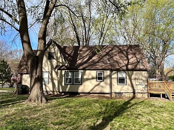 3rd image of 216 Pine St