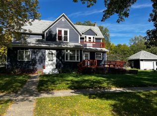 122 3rd St, Madison, MN 56256