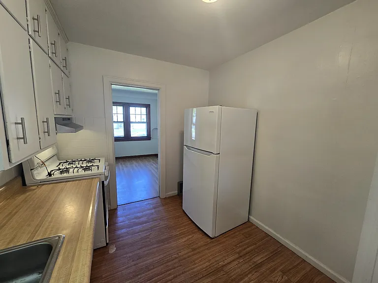 661 Dawson St — Photo 4