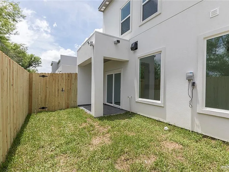 1910 Sunset Dr — Photo 21