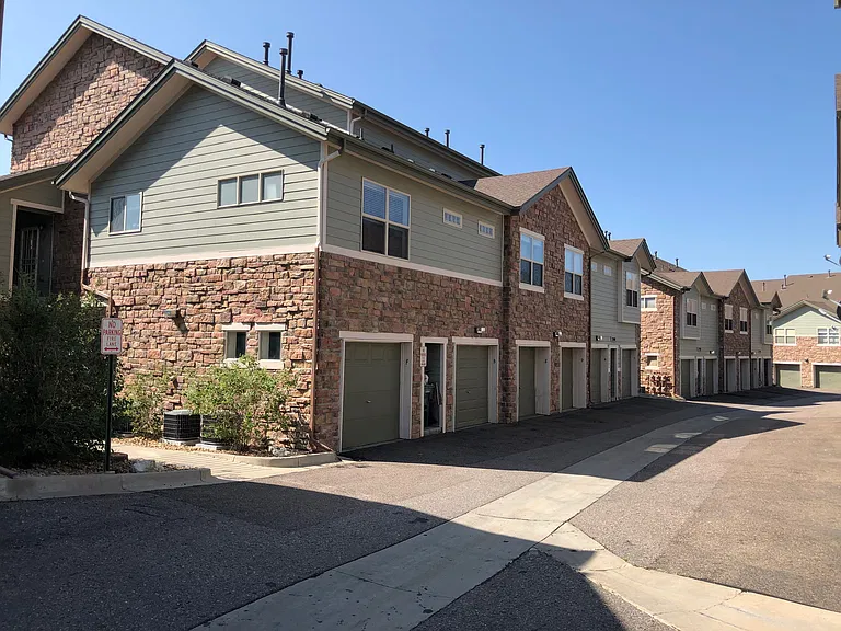 2541 S Bahama Cir #B — Photo 1