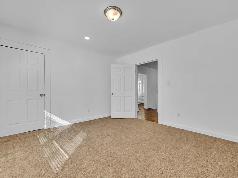 2348 Court R — Photo 29