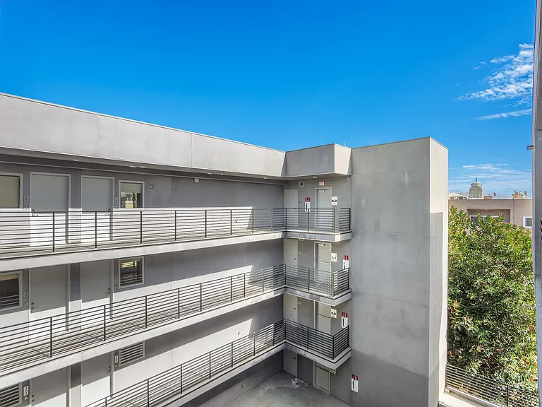 Brand New Luxury Homes! W/D, Balcony & Parking! — Photo 46