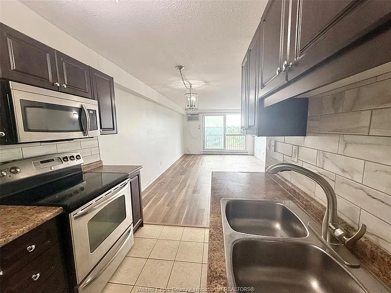 3936 Wyandotte St E #801 — Photo 9