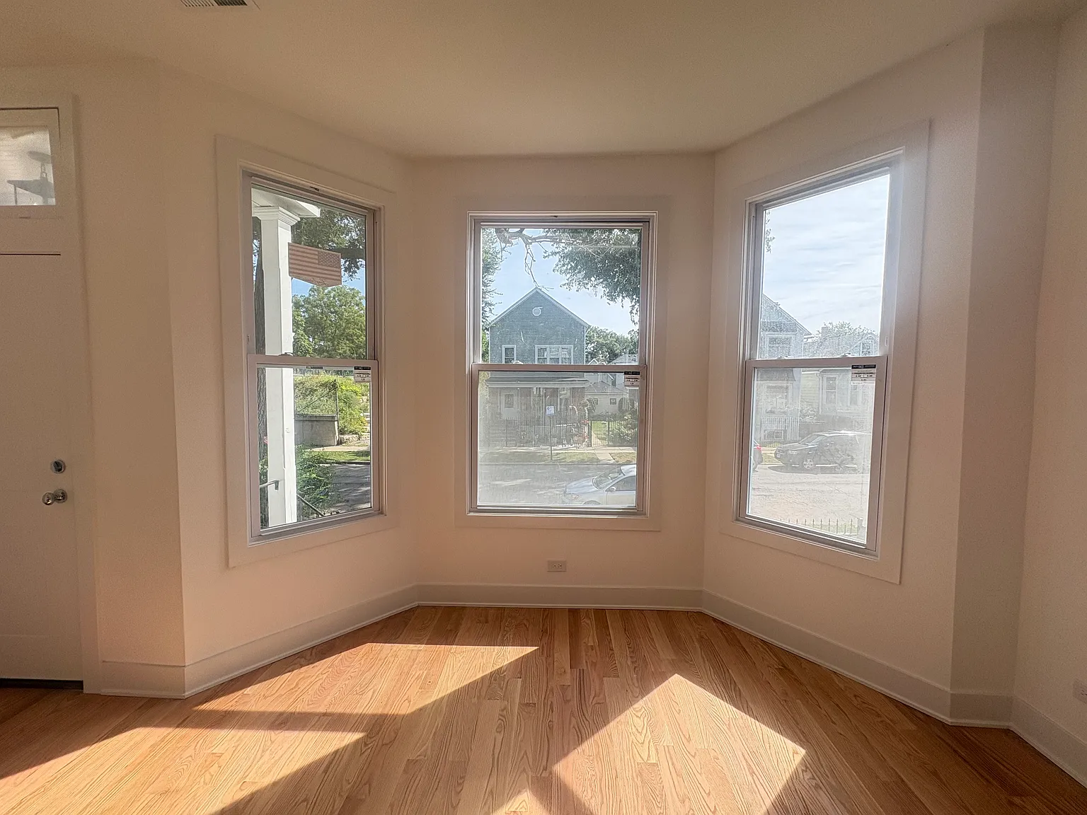 3 bed, 1200 sqft, $3,750 — Photo 2