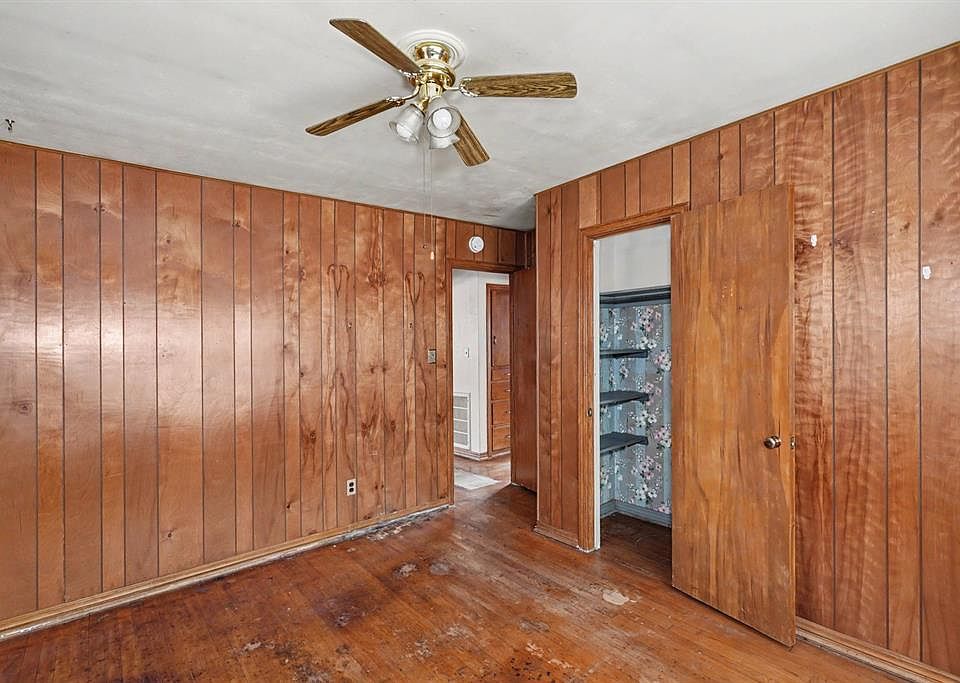 19th image of 1604 SW 39th St