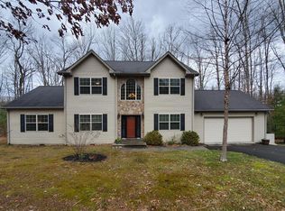 10 Stone Circle Rd, Beckley, WV 25801