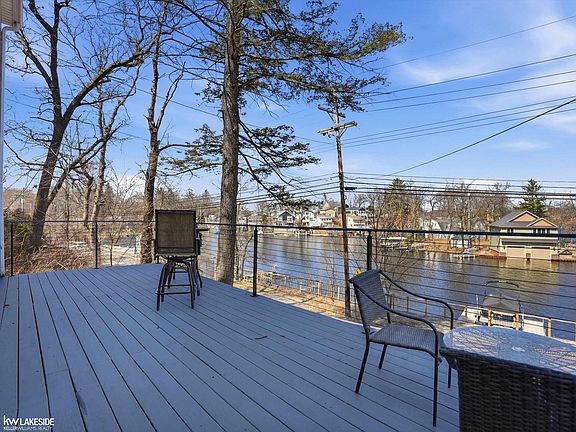 3rd image of 465 Heights Rd