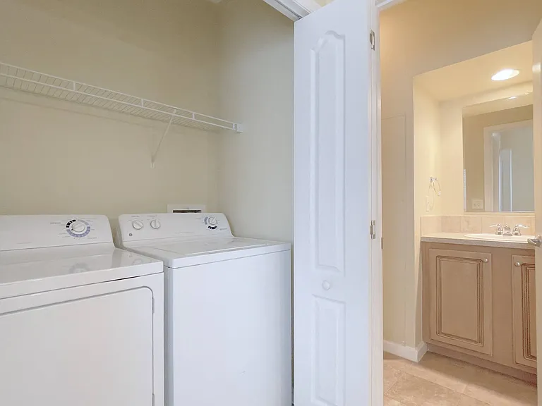 Keys Lake Villas — Photo 9