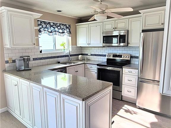4th image of 866 Stratford Ln #866