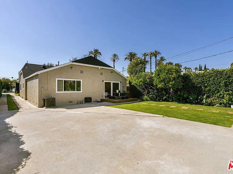 1026 S Windsor Blvd — Photo 70