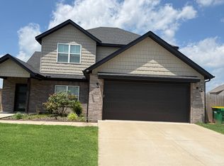 1211 Bootleg Rd, Bentonville, AR 72713
