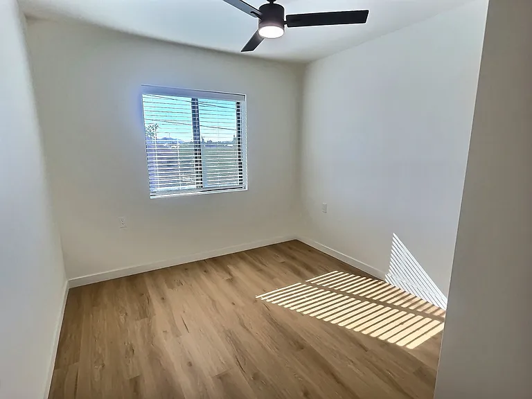 2502 E Paradise Ln #1 — Photo 22