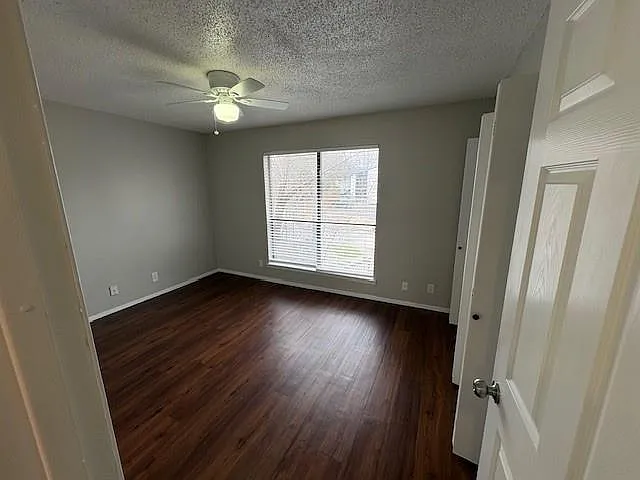 Building Photo - 5303 Saint Georges Grn #C