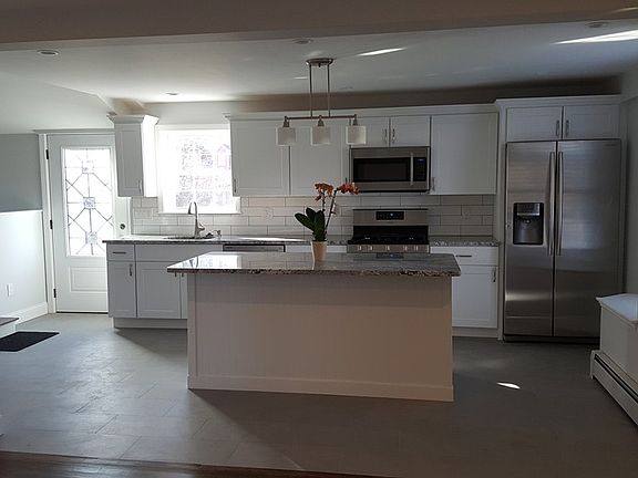 4th image of 459 Washington St #1