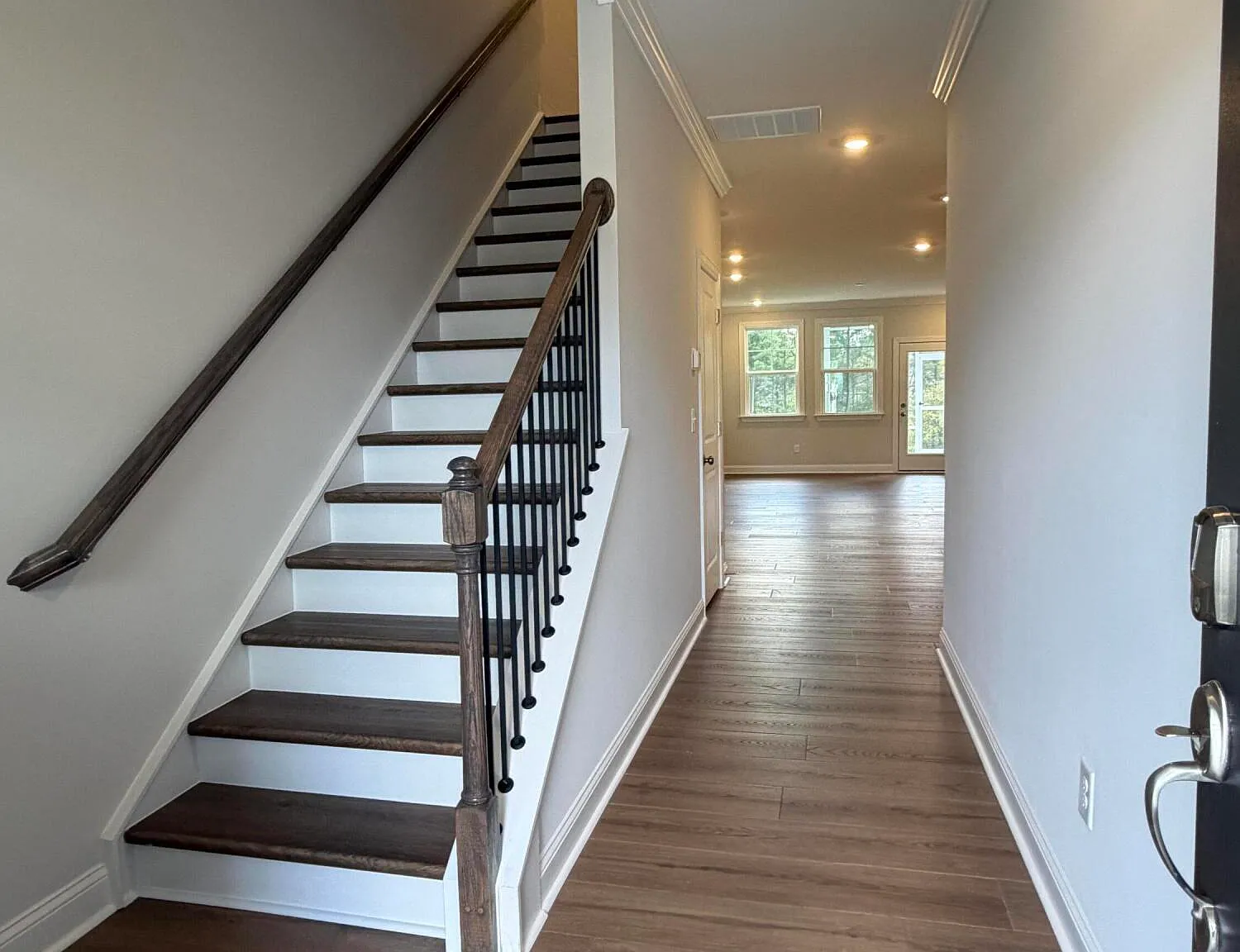 3 bed, 2.5 bath, 2321 sqft, $2,450 — Photo 2